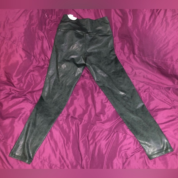NWT aerie offline leggings dark green metallic like print - Picture 4 of 7